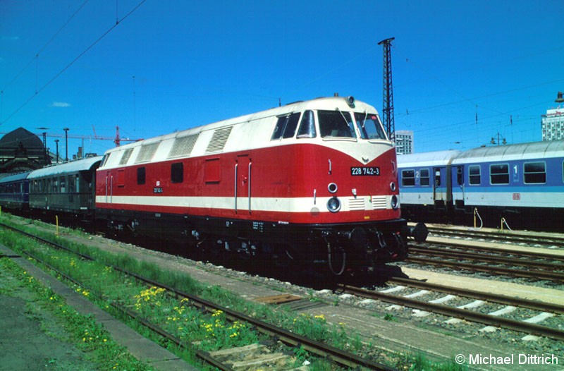 Bild: Mit einem Sonderzug kam die 228 742 nach Dresden Hbf.
