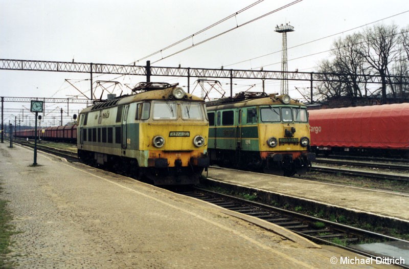 Bild: ET 22-1150 rangiert in Wegliniec an ihren Personenzug.