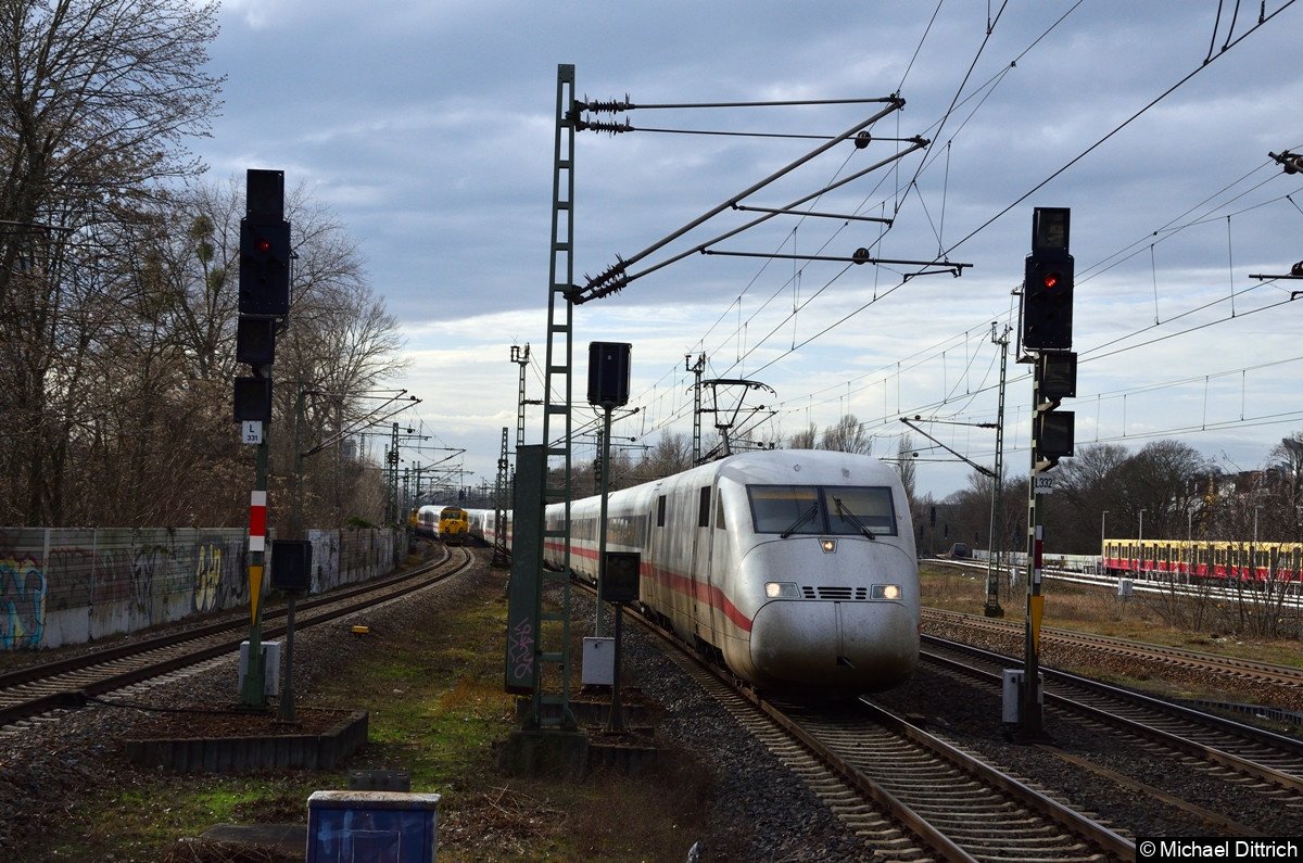 Bild: Eine Doppeltraktion ICE 2 auf dem Weg nach Berlin Ostbahnhof.