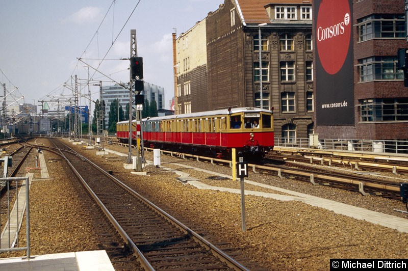 Bild: 2303 kurz vor dem Ostbahnhof.