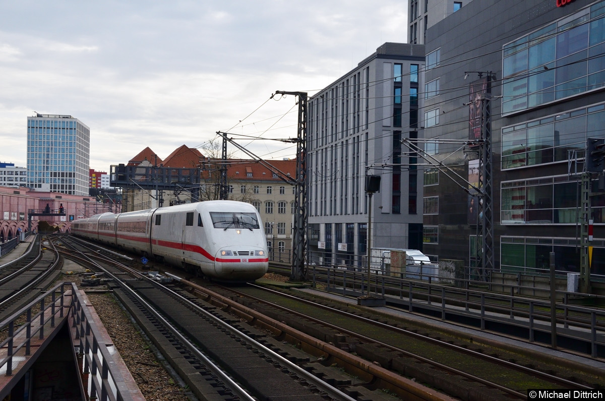 Bild: 401 078 auf dem Weg in Richtung Berlin Hbf. kurz vor dem Bahnhof Alexanderplatz.