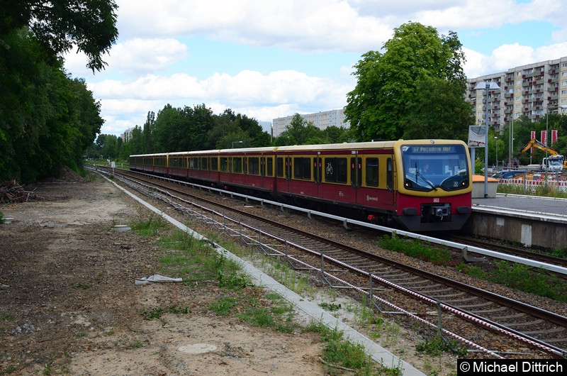 Berlin-Marzahn: Es erhält Einfahrt 481/482 257-302-068-191 als Linie S7 nach Potsdam Hbf.