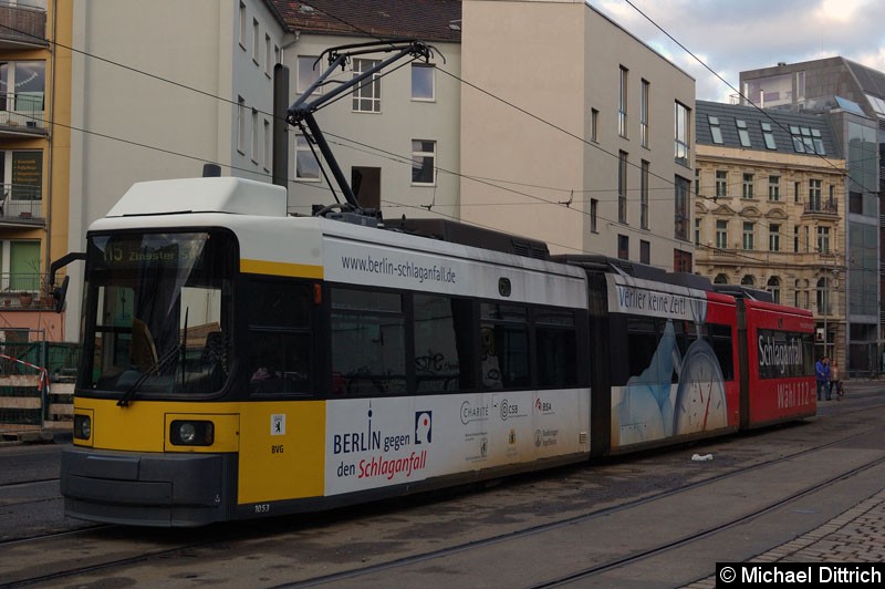 Bild: 1053 als Linie M5 in der Großen Präsidentenstraße.