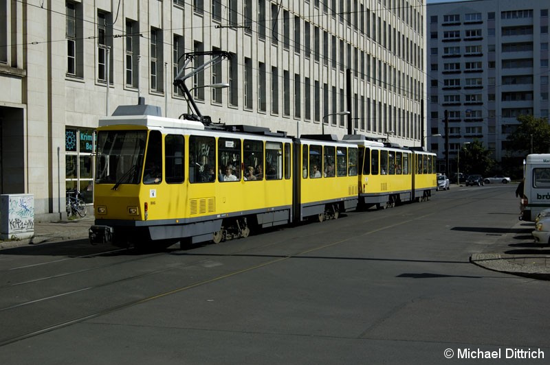 Bild: 6005 als Linie M4 in der Bernhard-Weiß-Str. (vormals ohne Namen).