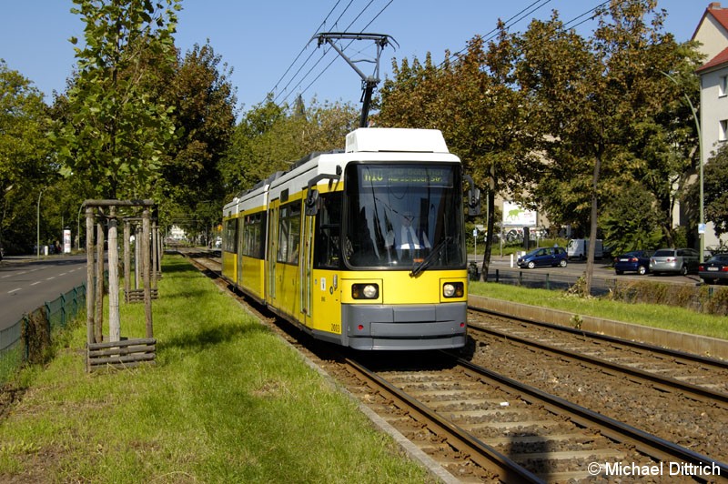 Bild: 2003 als Linie M10 vor der Haltestelle Landsberger Allee/Petersburger Straße.