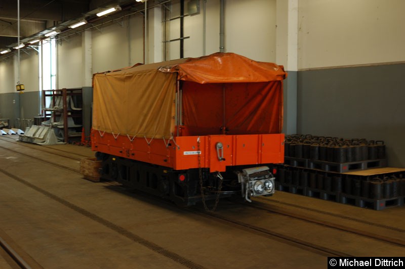 Bild: Der Wagen 15 sieht aus wie ein Transportanhänger. Er stand in einer der Hallen.