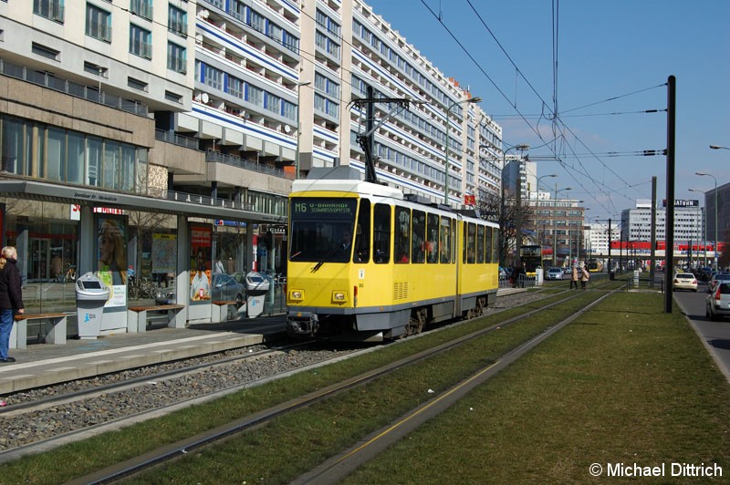 Bild: 6077 als Linie M6 an der Haltestelle Spandauer Straße/Marienkirche.
