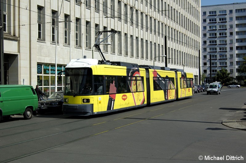 Bild: 1049 als Linie M5 in der Wadzeckstraße.