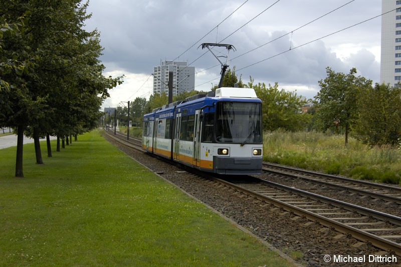 Bild: 1083 als Linie M6 hinter der Haltestelle Marzahner Prommenade.