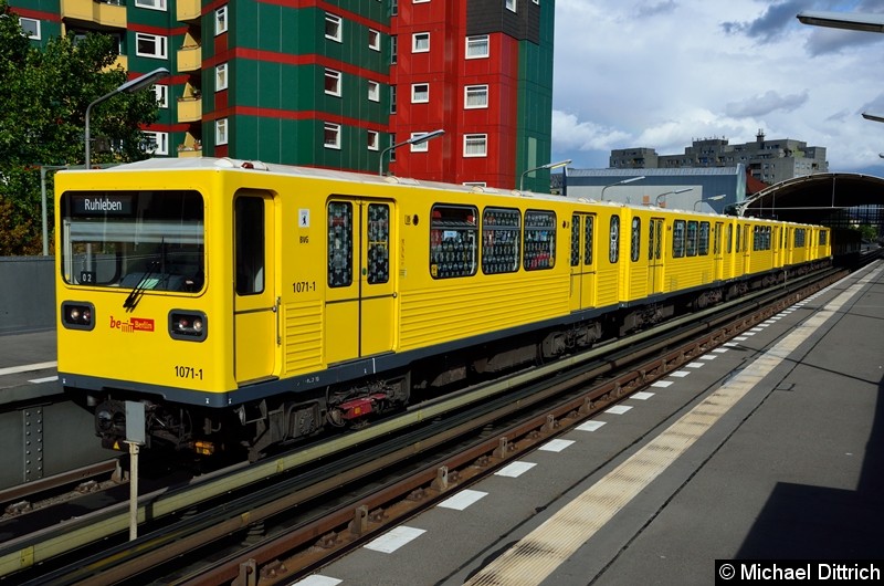 Bild: 1071 als U12/2 im Bahnhof Prinzenstr.