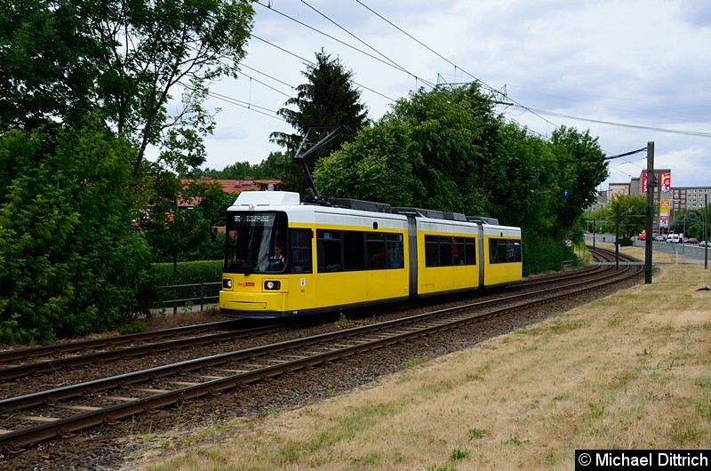 Bild: 1598 als Linie 16 kurz vor der Haltestelle Landsberger Allee/Rhinstr.