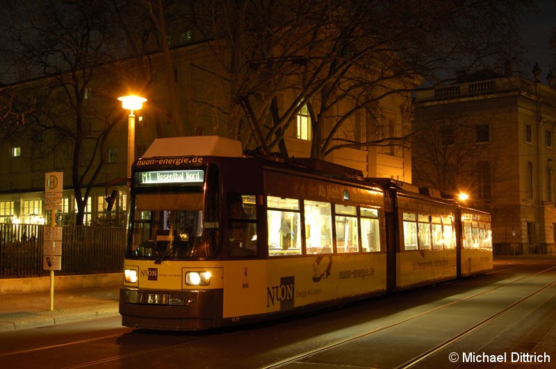 Bild: 1025 als Linie M1 an der Haltestelle Am Kupfergraben.