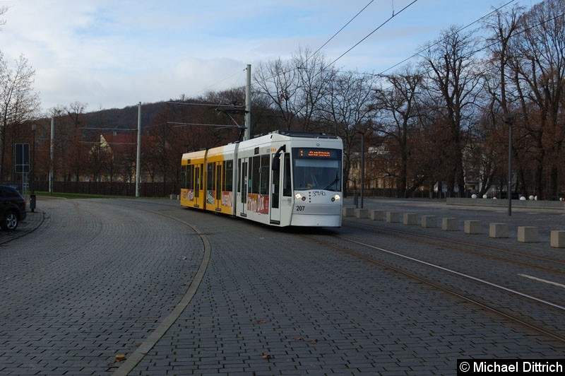 Bild: NGT8G 207 zwischen den Haltestellen Otto Dix und Hauptbahnhof.