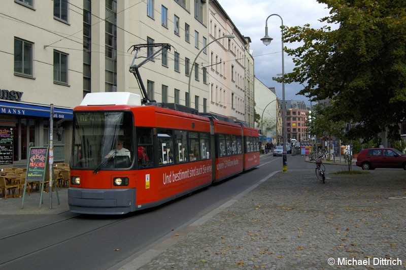 Bild: 1004 als Linie M1 an der Haltestelle Monbijouplatz.