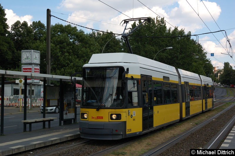 Bild: 2028 als Linie M8 in der Haltestelle Platz der Vereinten Nationen.