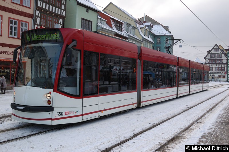 Bild: Combino 650 als Linie 4 an der Haltestelle Domplatz Süd.