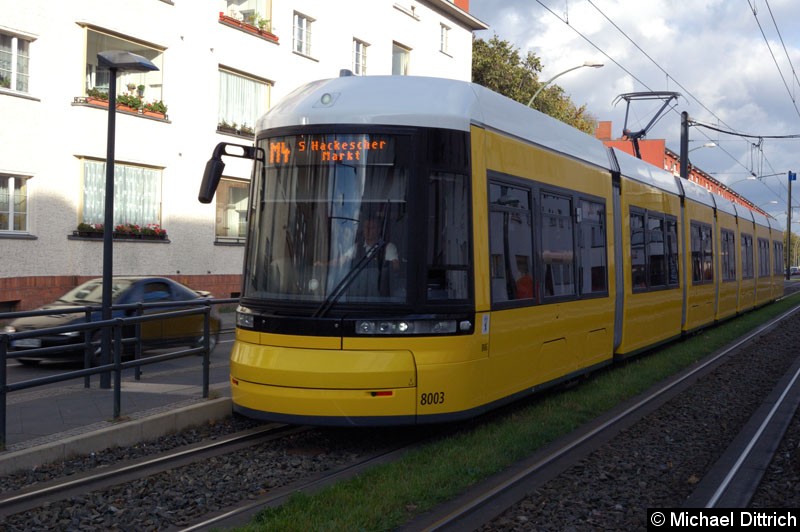 Bild: Flexity F8E 8003 an der Haltestelle Buschallee, er wurde am 07.10.2011 zugelassen.