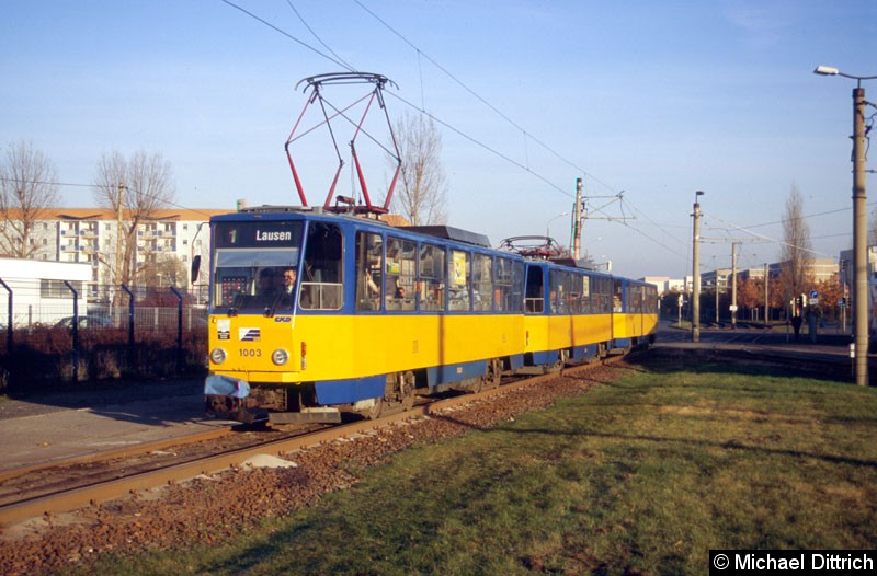 Bild: 1003 als Linie 1 in der Haltestelle Lausen.