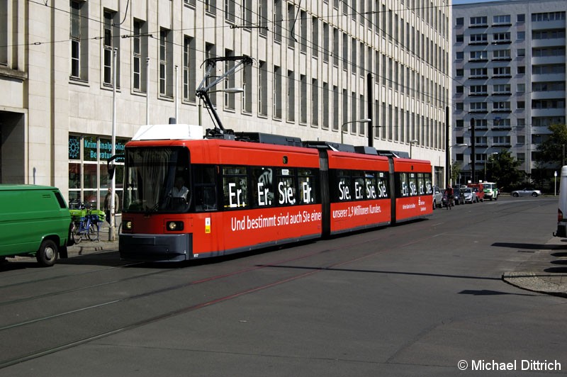 Bild: 1072 als Linie M6 in der Wadzeckstraße.