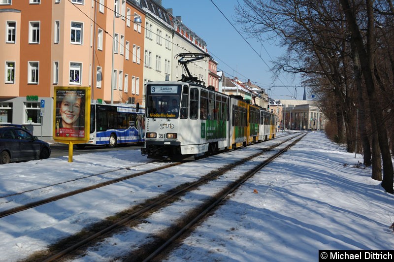 Bild: KTNF8 351 + KT4D 314 als Linie 3 kurz vor der Haltestelle Park der Jugend.