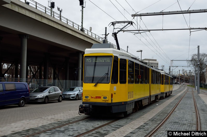 Bild: 6115 + 6096 als Linie M5 in der Emma-Herwegh-Str.