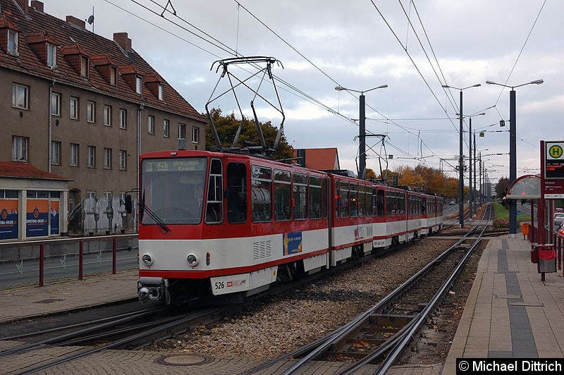 Bild: KT4D 526, 524 und 525 als Linie 3 an der Haltestelle Klinikum.