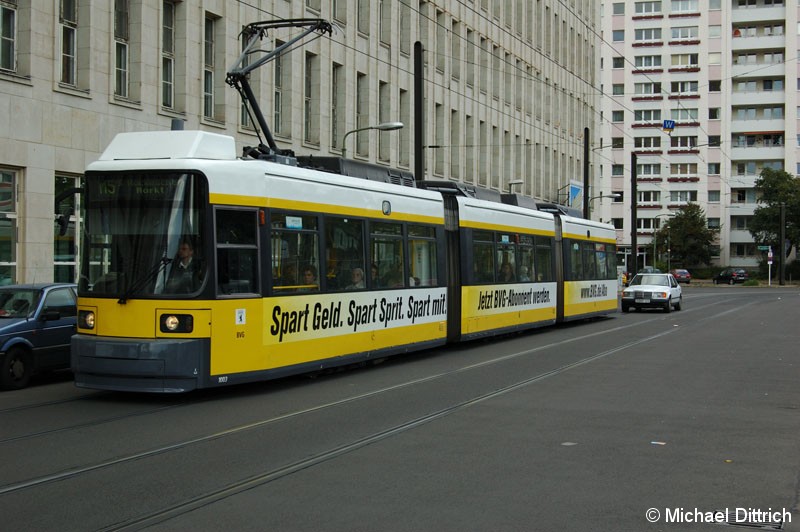 Bild: 1003 als Linie M5 in der Wadzeckstraße.