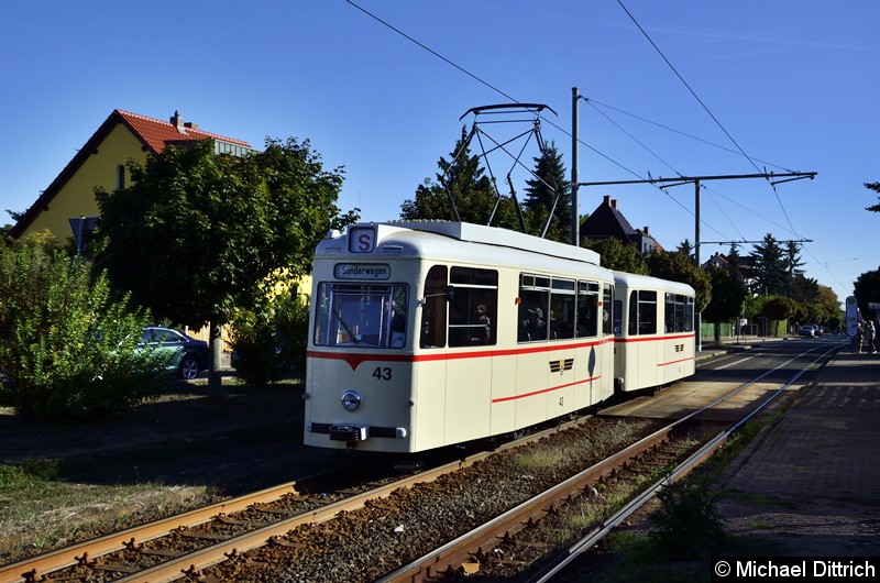 Bild: Das Gespann bei der Rückfahrt an der Haltestelle Wagenhalle. Leider fiel der Zug dann während einer Sonderfahrt aus.