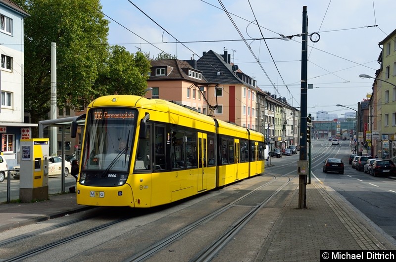 Bild: 8006 als Linie 106 auf dem Weg zum Germaniaplatz an der Haltestelle Helenenstr.