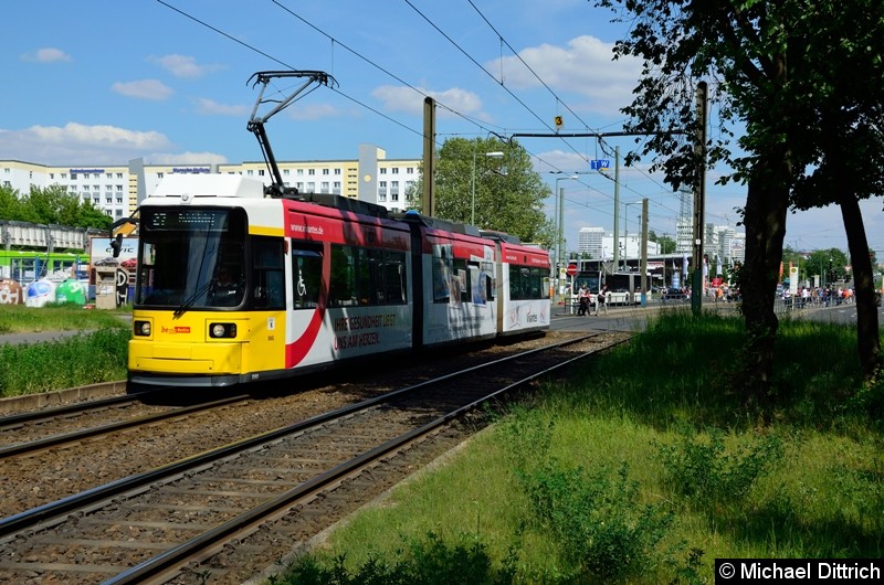 Bild: 1593 als Linie 27 hinter der Haltestelle Allee der Kosmonauten/Rhinstraße.
