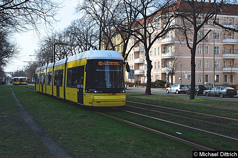 Bild: 4032 als Linie M2 kurz hinter der Haltestelle Björnsonstr.