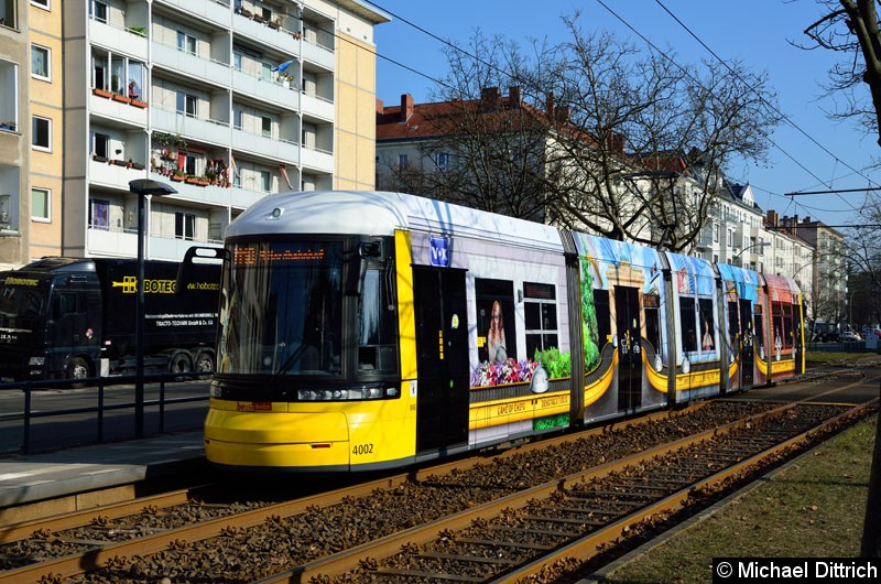 Bild: 4002 als Linie M10 an der Haltestelle Arnswalder Platz.