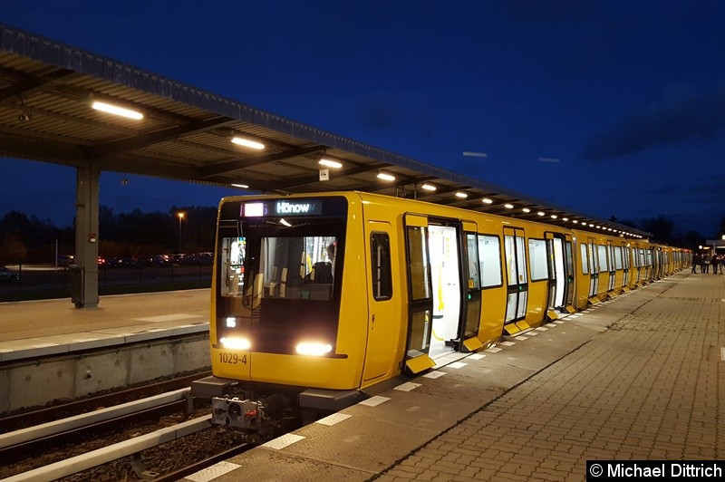 1029 als Linie U5 in Hönow und macht sich bereit zur Rückfahrt.