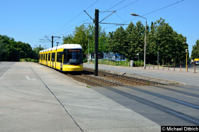 Bild: 8024 als Linie M4 kurz vor der Haltestelle Satdion Buschallee/Hansastr.