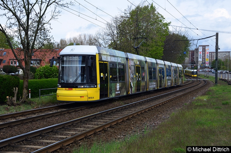 9018 als Linie 16 zwischen den Haltestellen Landsberger Allee/Rhinstr. und Dingelstädter Str.