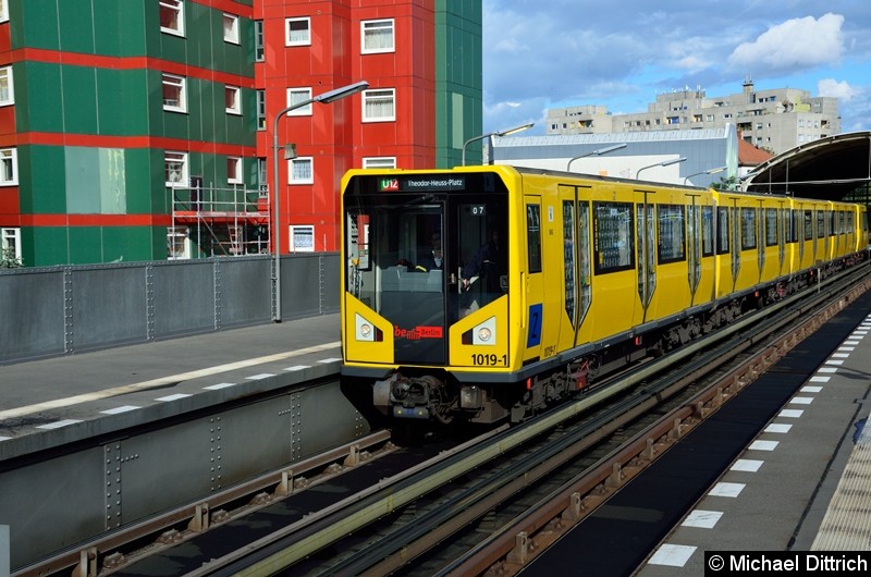 Bild: 1019 als U12/7 im Bahnhof Prinzenstr.