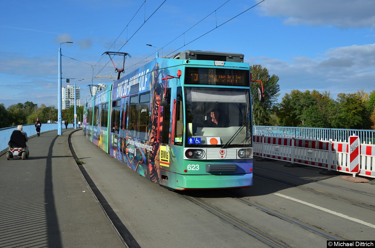 Bild: 623 + 624 als Linie 10 auf der Elisabethbrücke.