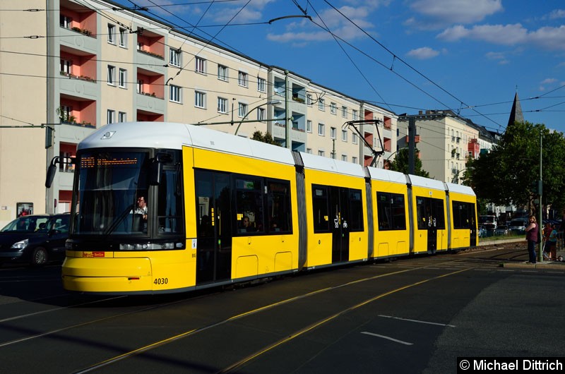 Bild: 4030 als Linie M10 auf der Kreuzung Kniprodestr./Danziger Str.