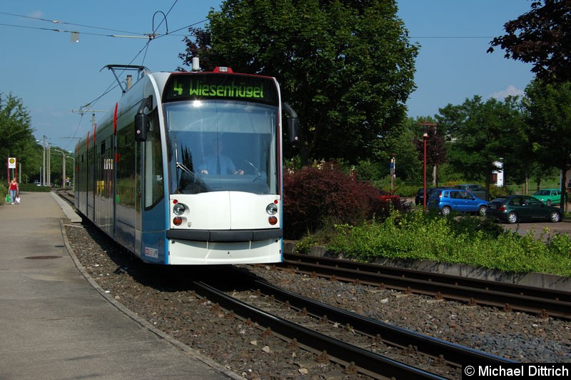 Bild: Combino 643 als Linie 4 in Wiesenhügel.