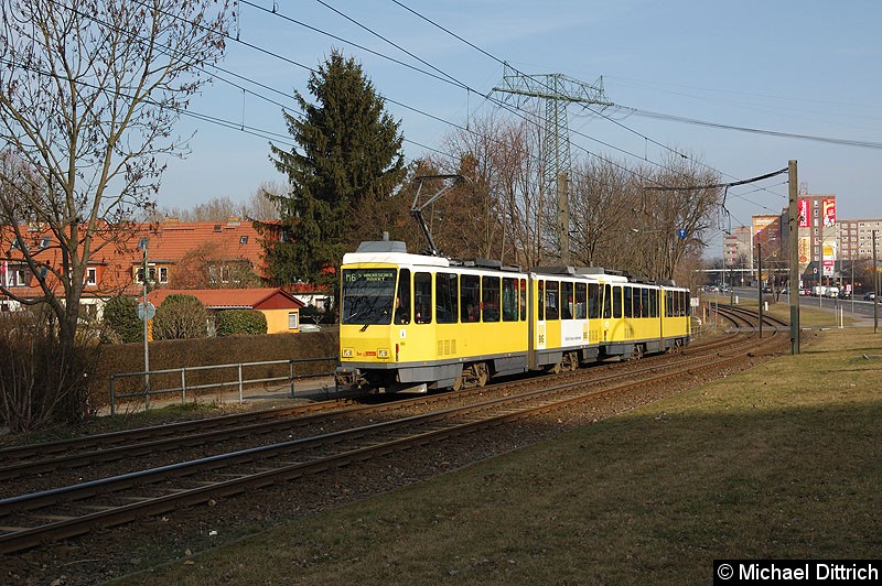 Bild: 6102 + 6095 als Linie M6 kurz vor der Haltestelle Landsberger Allee/Rhinstr.