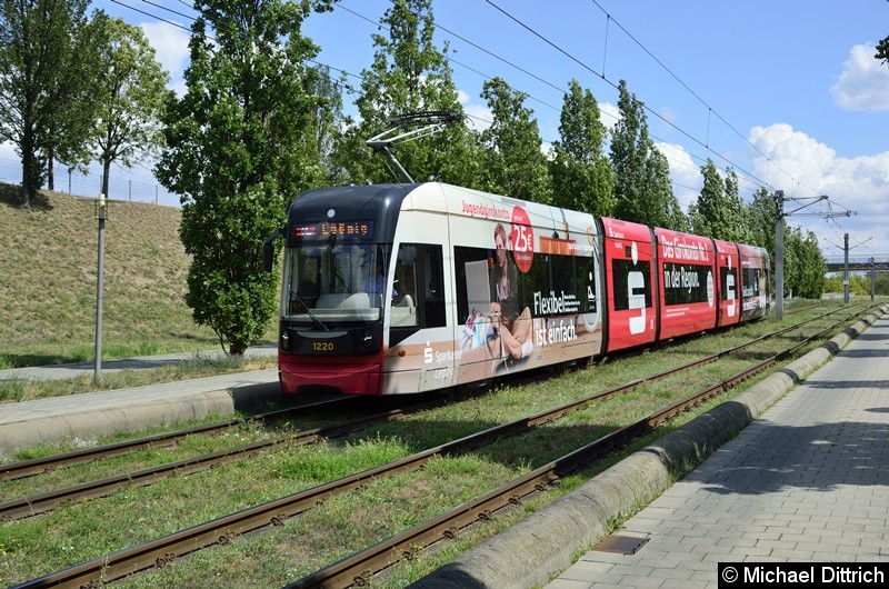 1220 als Linie 16 kurz vor der Haltestelle S-Bahnhof Messe.