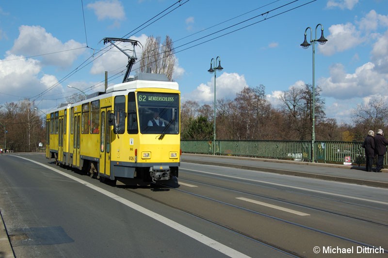 Bild: 6126 als Linie 62 auf der Dammbrücke.