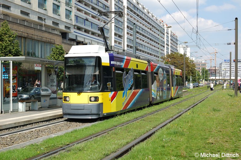 Bild: 1066 als Linie M6 an der Haltestelle Spandauer Straße/Marienkirche.