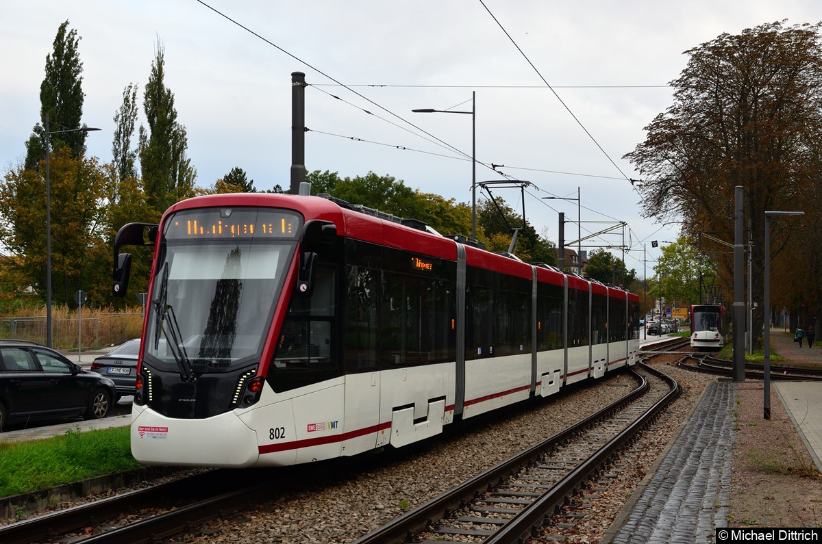 Bild: 802 als Linie 1 an der Thüringenhalle.