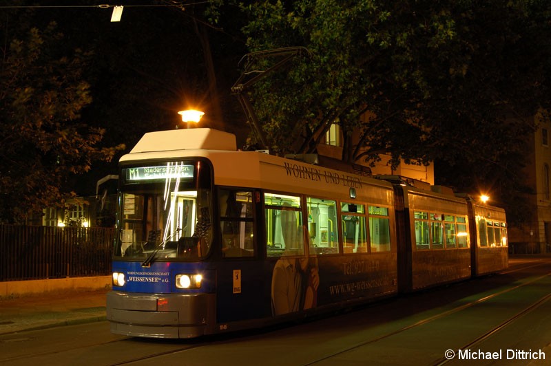 Bild: 1046 als Linie M1 an der Haltestelle Am Kupfergraben.