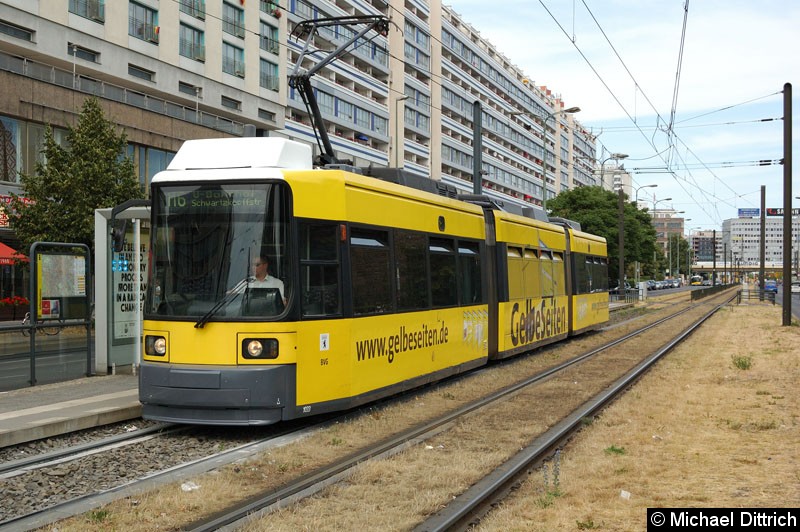 Bild: 1033 als Linie M6 an der Haltestelle Spandauer Straße/Marienkirche.