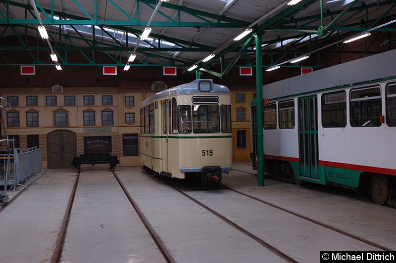 Bild: Abgestellt im Museumsdepot der Beiwagen 519. Der Rest war an diesem Tag für Sonderfahrten im Einsatz.