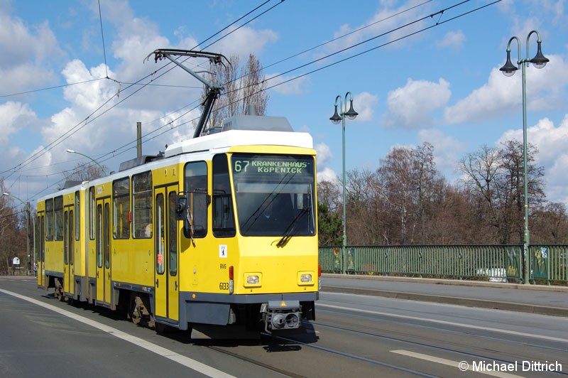 Bild: 6133 als Linie 67 auf der Dammbrücke.