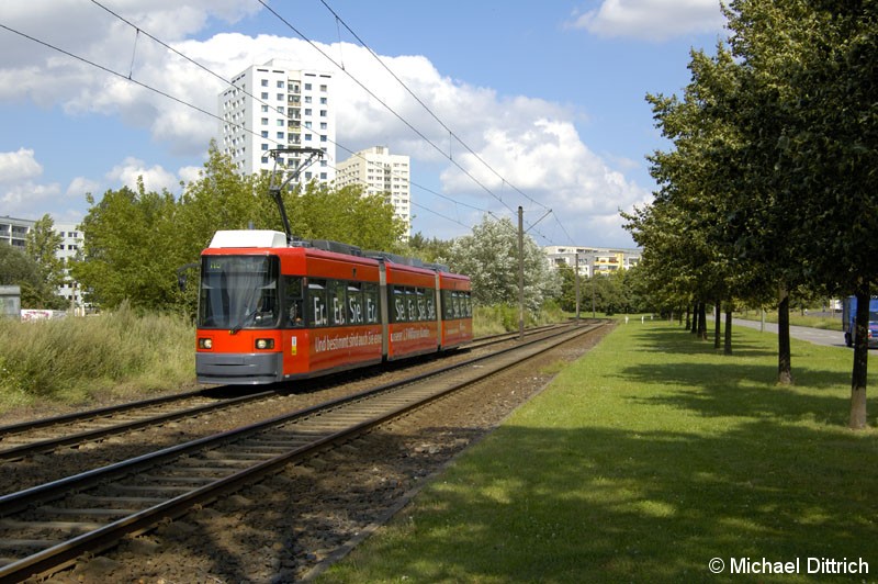 Bild: 1088 als Linie M6 vor der Haltestelle Marzahner Prommenade.