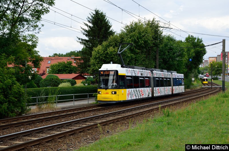 Bild: 1517 als Linie 16 kurz vor der Haltestelle Landsberger Allee/Rhinstr.